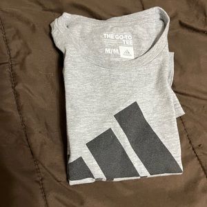 Women’s Adidas Shirt 👚📏📏📏